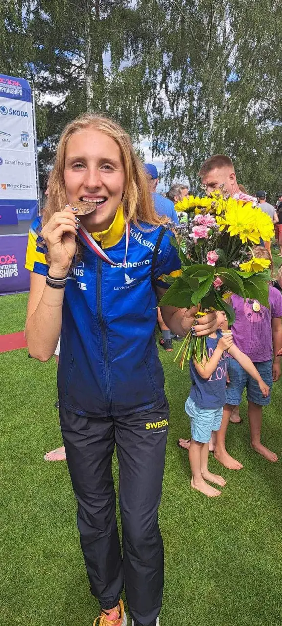 Alma Svennerud - en glad tredjeplatstagare. (Bild: Marie Svennerud)