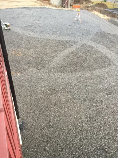 Trappen på baksidan är nu flyttad och isoleringen av service delen påbörjad.
