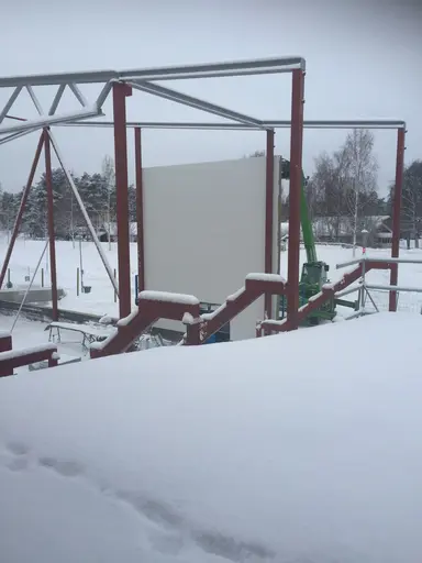 Första på plats och andra påväg av väggsektionerna