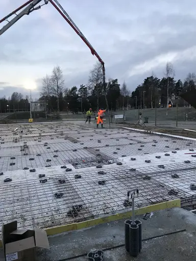 Nu börjar gjutningen av grunden till hallen
