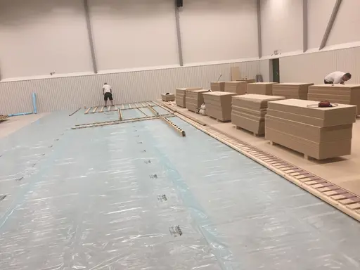 Sportgolvet på väg in...