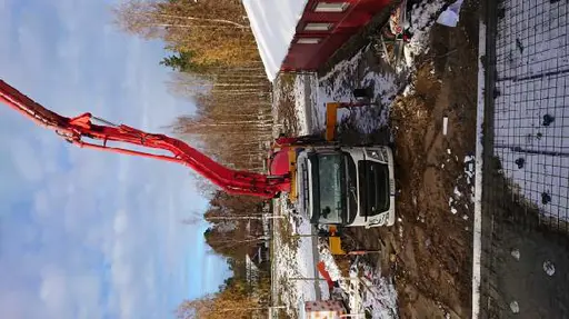 Nu gjuts plattan till servicedelen av bygget..