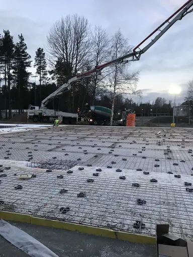 Nu börjar gjutningen av grunden till hallen