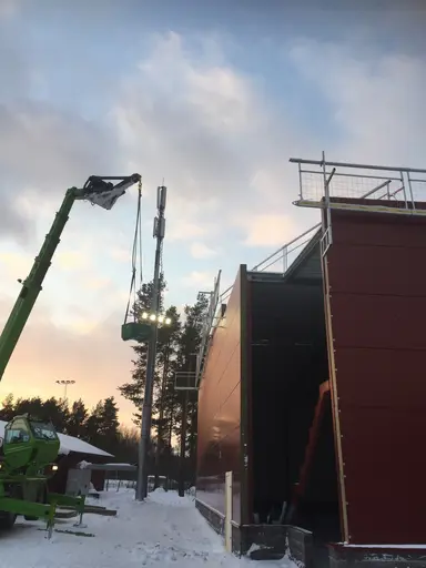 Isolering av taket har börjat.