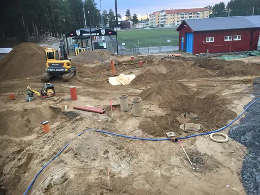 Dagens uppdrag leta vattenledning och framför allt hur avstängningarna hänger ihop....