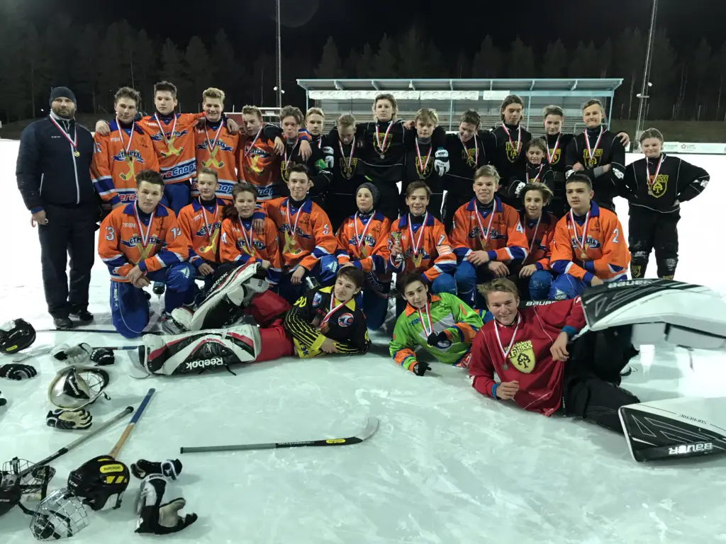 Murmansk och UIF P16 efter finalen.