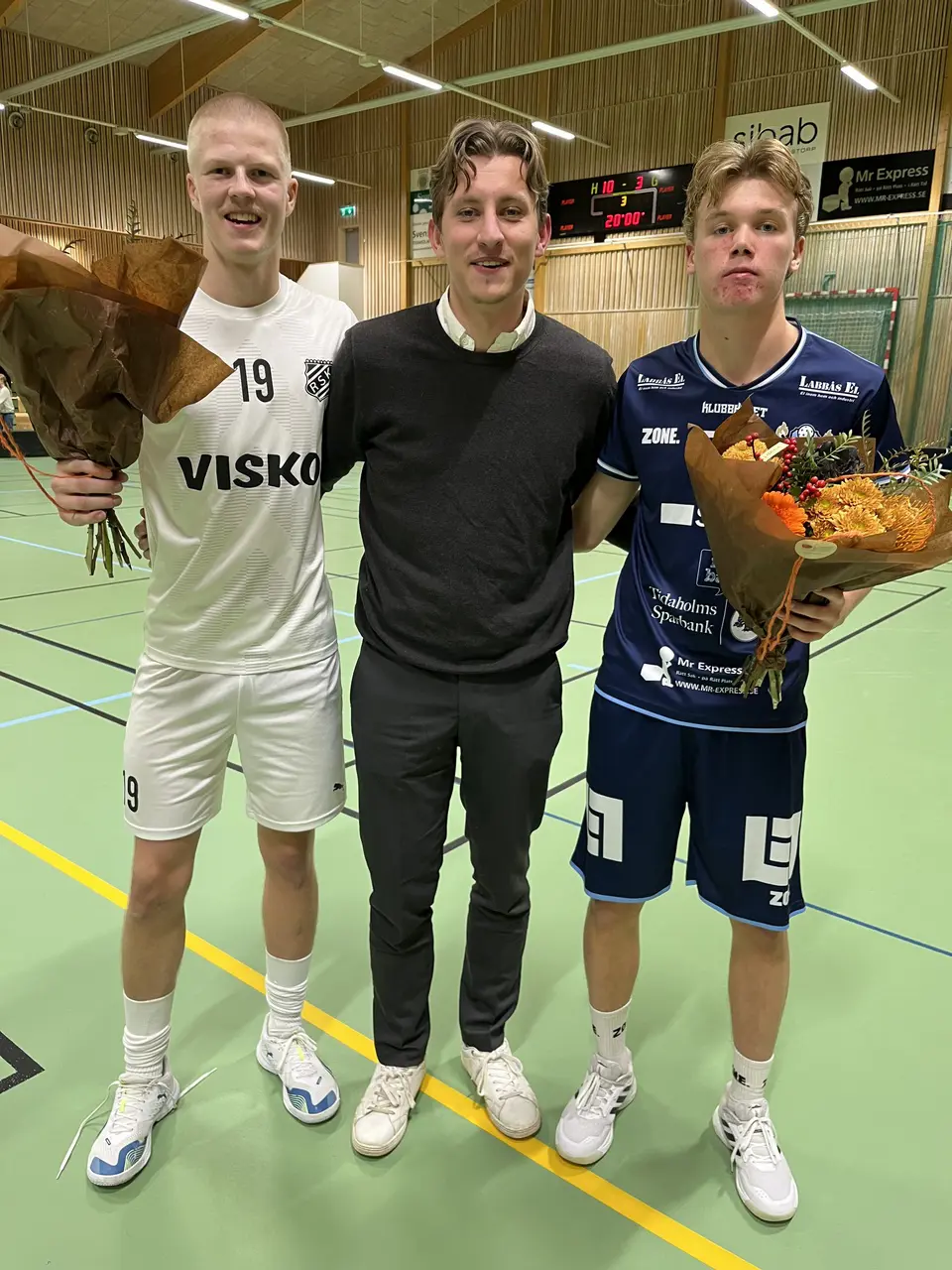 Svensk Fastighets förmedling i Tidaholm utsåg matchens lirare. För Fröjered Febian Fogelberg. RSK Simon Larsson.