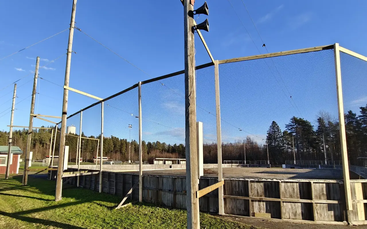 Nytt nät på sargen.