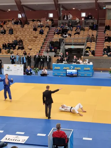 Blandade bilder på den fina helgen i huvudstaden