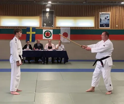 Lördagens gradering i fantastiska Frölunda JK gav klubben två nya svartabältade grader! Holger Lindström Shodan (1 Dan) Thomas Källberg Yondan (4 Dan) Bra jobbat, ihärdighet ger färdighet 🥋