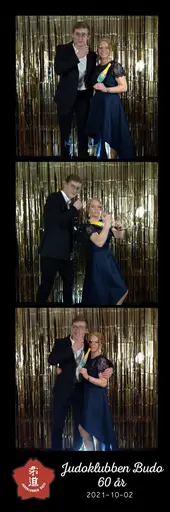 Våra gäster uppskattade att ta bilder i vårt fotobås. De fick ut två remsor med bilder att ta med sig hem. Så skoj vi hade framför kameran!