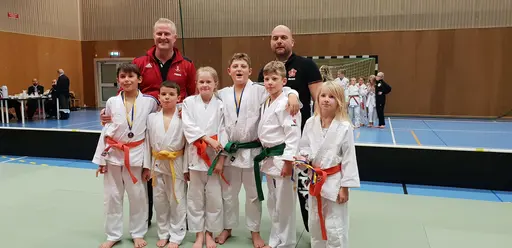 Blandade bilder från Judodraget i Färglanda