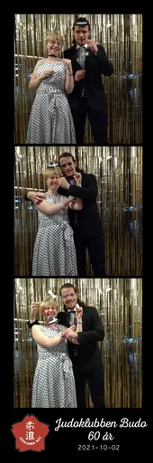 Våra gäster uppskattade att ta bilder i vårt fotobås. De fick ut två remsor med bilder att ta med sig hem. Så skoj vi hade framför kameran!