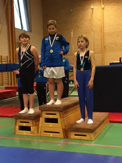 Zeb, Rita, Jennifer, Hampus och Oscar på pallen