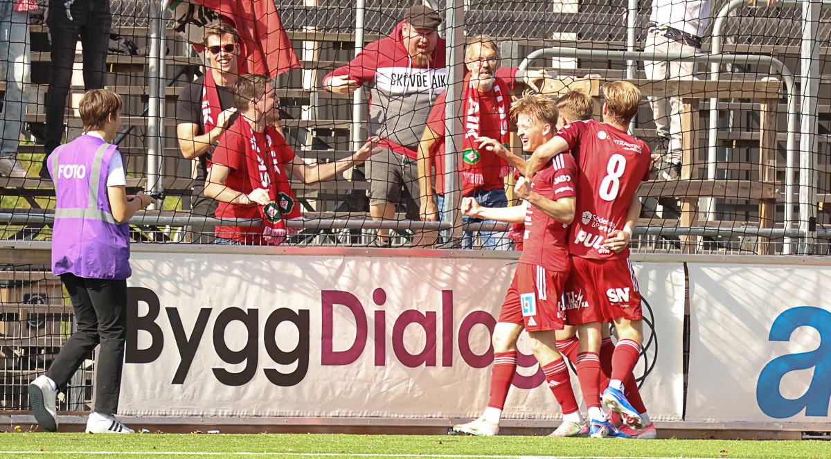 Glödhete Elias Nordström har precis gjort 1-0.