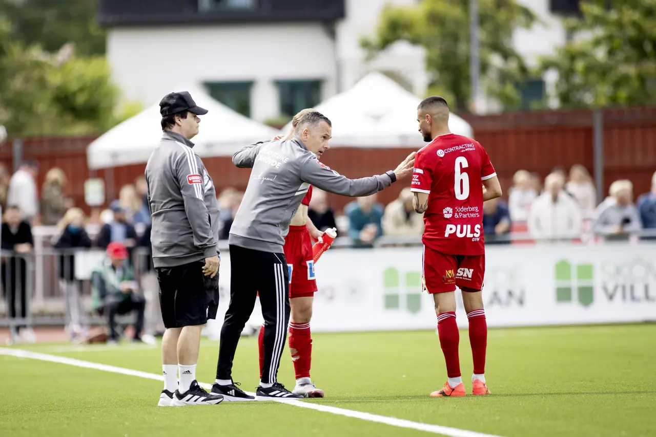 Toto: Tobias Andersson