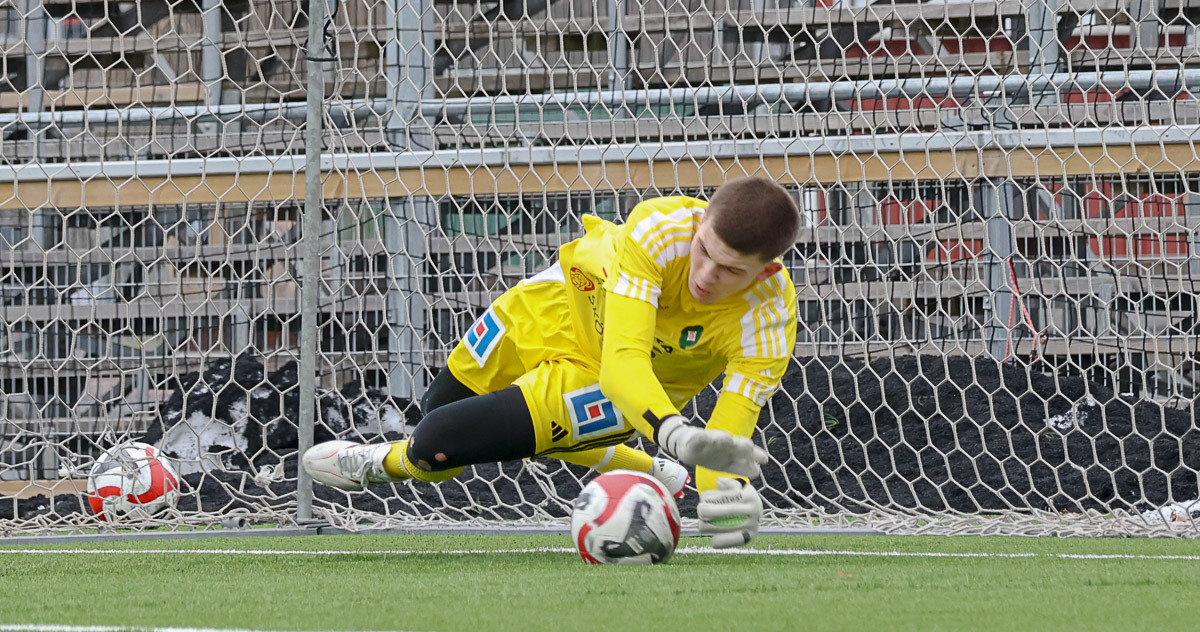 Gustav räddade Skara FC:s straff före matchen.