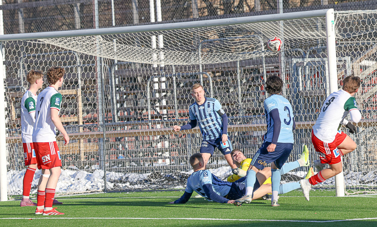 Marc inledde med sitt 1-0 mål