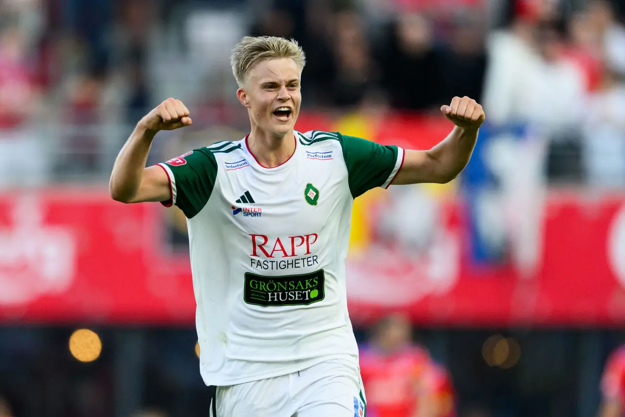 Edvin jublar efter segern mot Helsingborgs IF