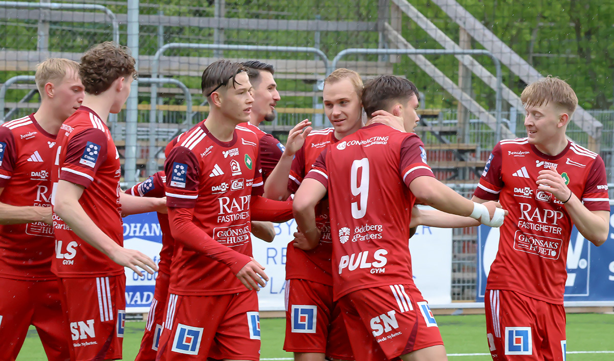 Marc kramas om efter 1-0 målet