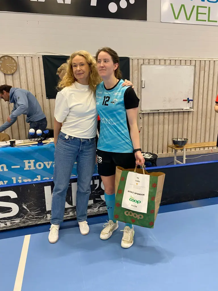 Pernilla Hermansson fick pris som matchens lirare, sponsrat av COOP.