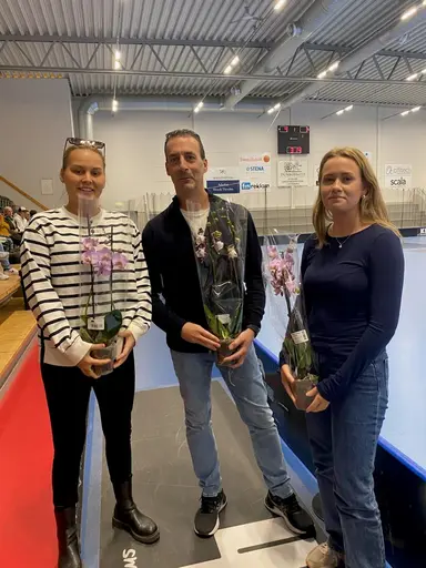 Avtackning av Victoria Wallenstam, Anders Nilsson och Elin Nilsson samt segerjubel från gårdagens match.
