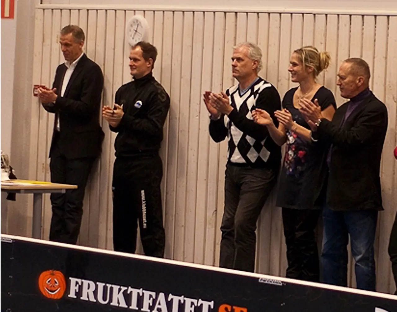 Sören Börjesson längst till vänster, var ansvarig för arrangemangen under invigningen av Lindås Waves Arena.