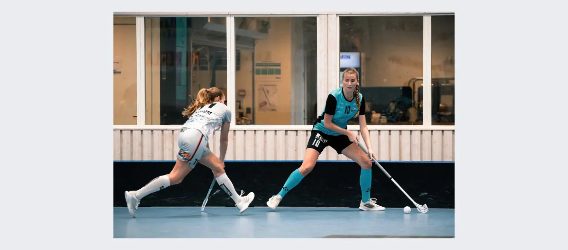 Justina Eliasson gjorde 2 mål och en assist när damlaget vann mot Huddinge med 6-5.