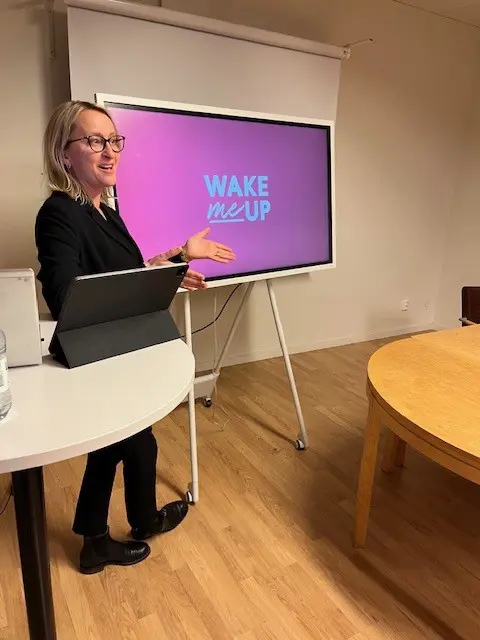 Miranda Winter Stegeland från Wake me up föreläste om välmående för ett 30-tal Lindåstjejer!