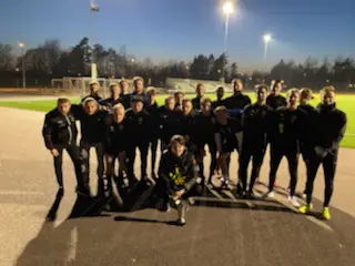Ordf Malin Gruvhagen, Andreas Lundqvist och spelartruppen i samband med prisutdelningen
