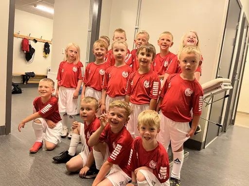 Den 27/6 gick stora delar av laget line-up när Kalmar FF tog emot IFK Värnamo hemma på Guldfågeln. Alla var så duktiga, och hade som synes väldigt roligt!