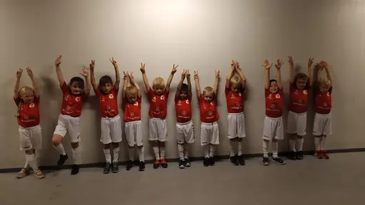 Den 27/6 gick stora delar av laget line-up när Kalmar FF tog emot IFK Värnamo hemma på Guldfågeln. Alla var så duktiga, och hade som synes väldigt roligt!