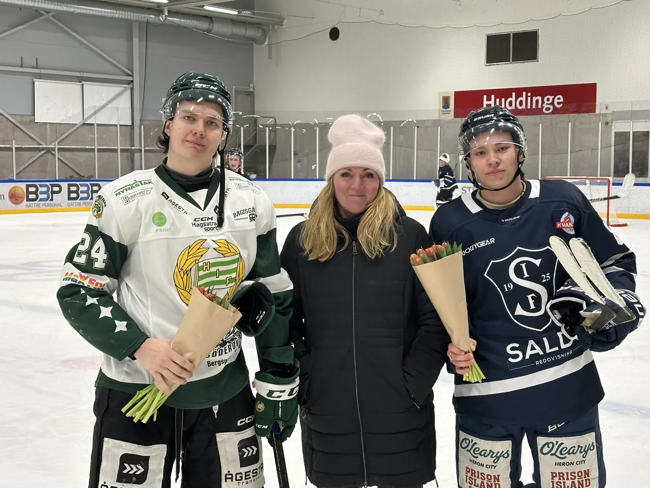 Matchens lirare Lucas Glysing Pettersson i Hammarby och Oskar Frank i Torpet