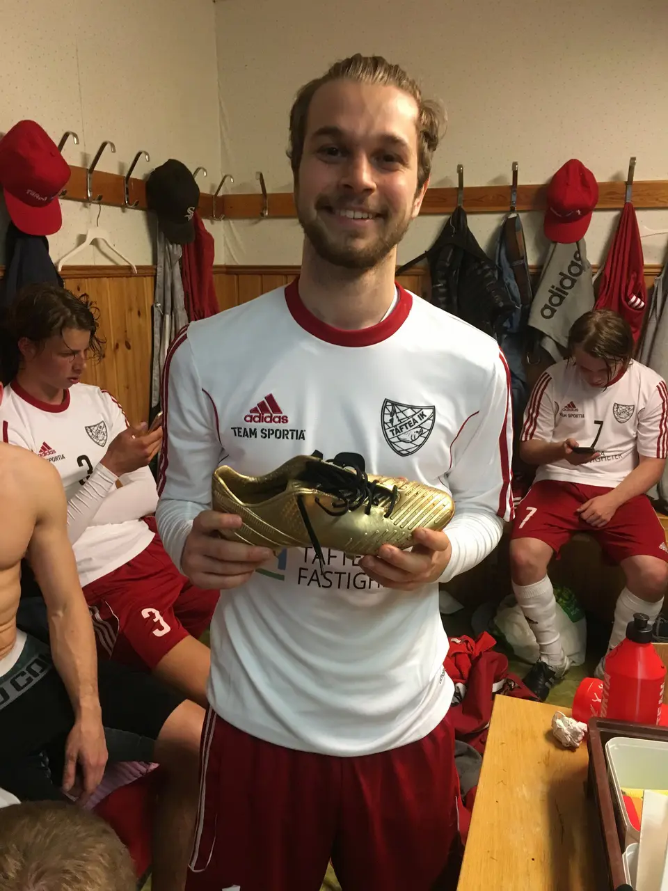 Matchens guldsko till Emanuel Stenmark