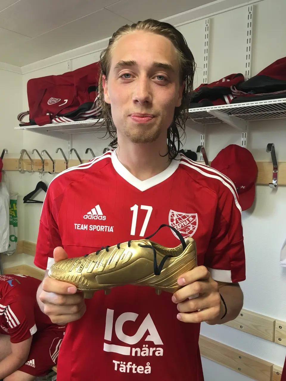 Matchens guldsko till Arvid Norin