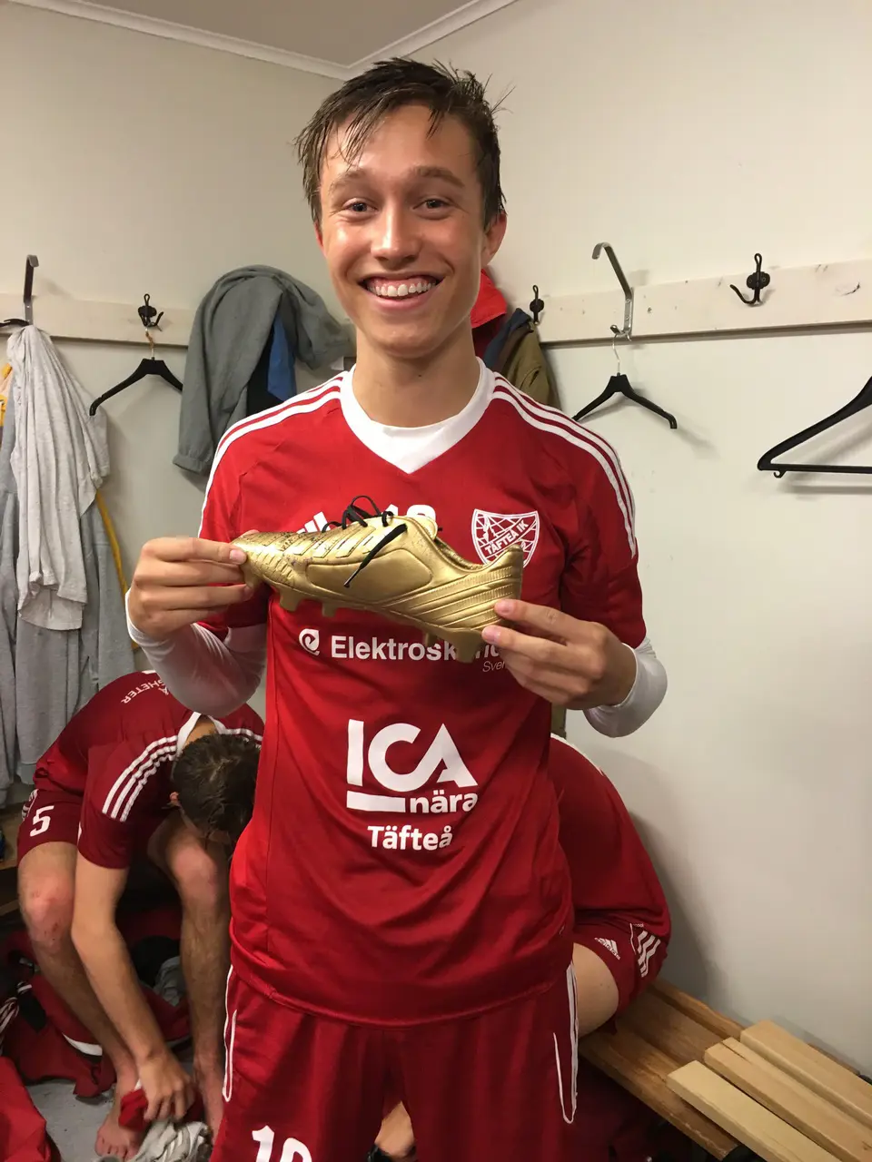 Matchens guldsko till Oscar Kröger