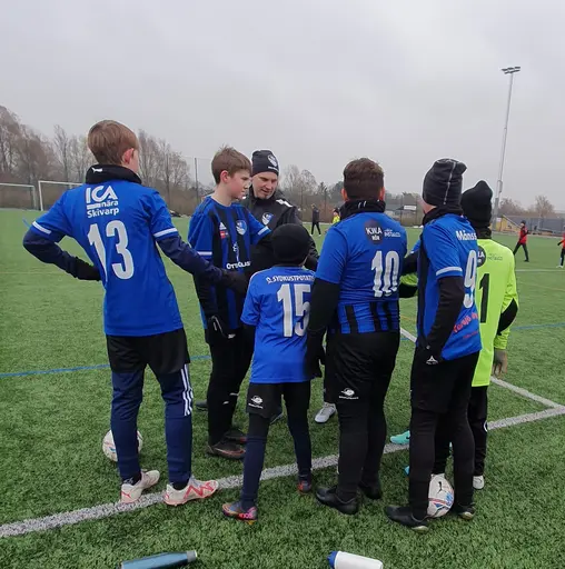 Träningsmatch 9-manna, försiktiga i första halvlek. Stabilt slutresultat.