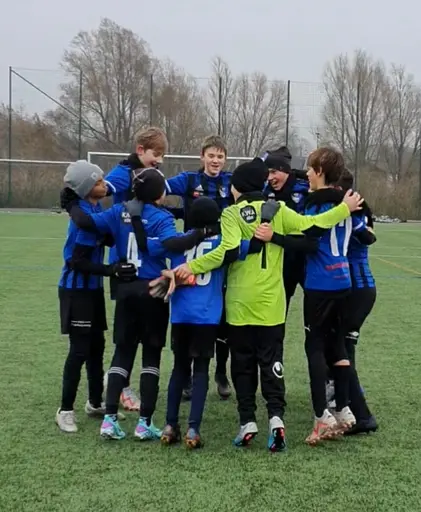 Träningsmatch 9-manna, försiktiga i första halvlek. Stabilt slutresultat.
