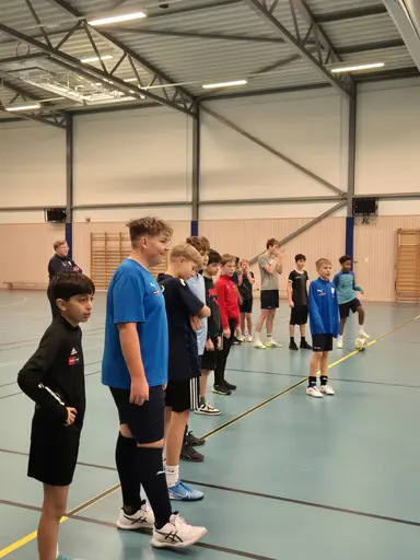 Julavslutning med lekar, futsal och fika.