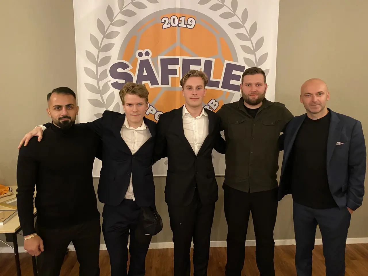 Pristagare och ledare, fr v. Govend,Albin, Hannes, Anton och Edin