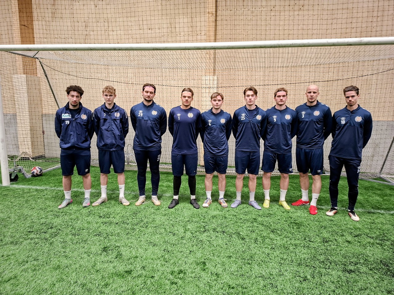 Från vänster Lenard Naame, Nils Hollander, Eric Lönn, Elliot Englund, Isak Järnberg, Anton Persson, Karl Martinsson, Ludvig Grahn och Claes Nyman.