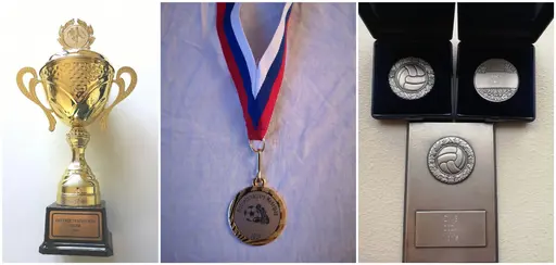 Buckla och medalj från DM samt Medaljer för seriesegern. Den stora till föreningen, den lilla till spelare och ledare. Längs till höger statistik från div3