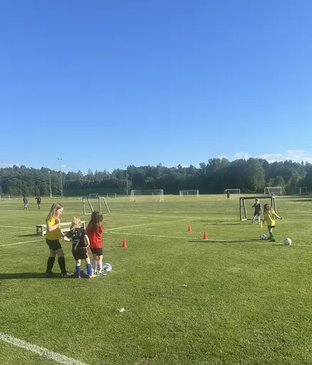 Efter en varm träning fick det bli vattenkrig 