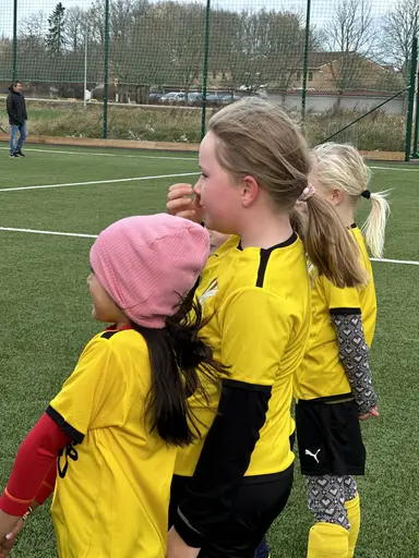 Tjejerna spelade återigen en strålande match . 