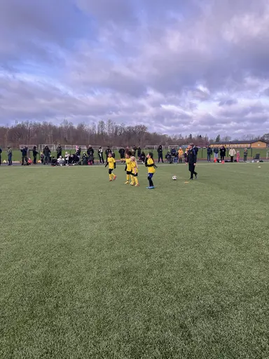 Tjejerna spelade återigen en strålande match . 