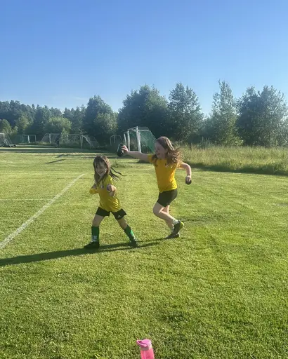 Efter en varm träning fick det bli vattenkrig 