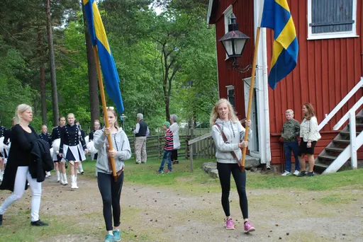 Klubben har många aktiva gymnaster och duktiga ledare med stort engaemang i allt från träningar och tävlingar till vårt årliga luciatåg och nationaldagsfirande