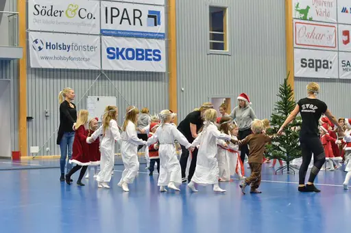 Årets luciafirande med Matilda Carlsson som lucia.