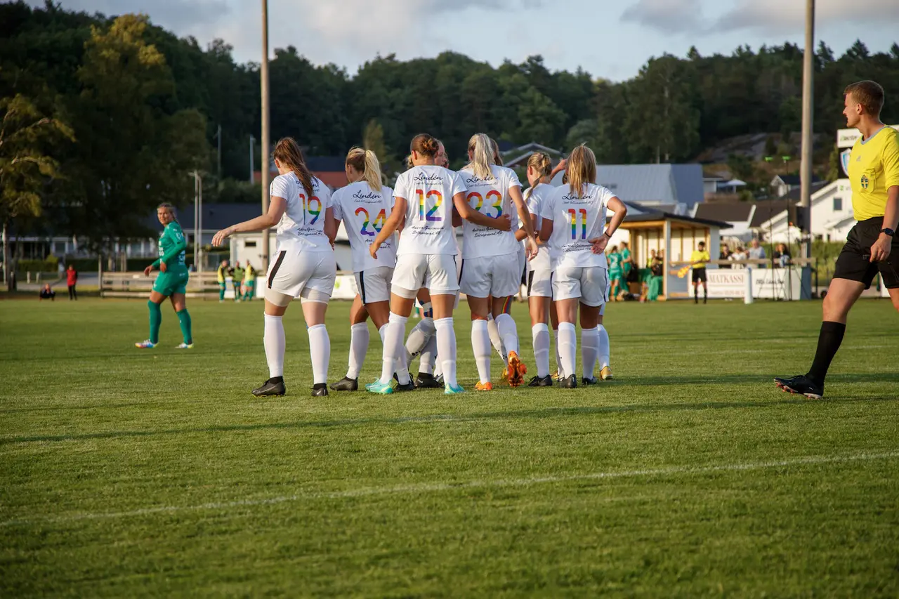 LNIK SÖKER SPELARE TILL DIVISION 2