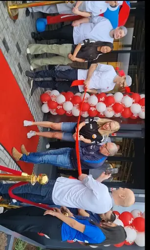 Här klipps bandet